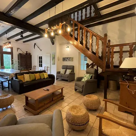Casa vacanze Beyrie-sur-joyeuse, 6 Pièces, 10 Personnes - Fr-1-384-19 *