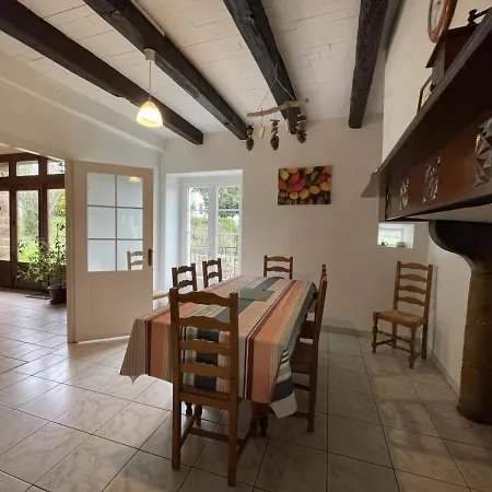 Beyrie-sur-joyeuse, 6 Pièces, 10 Personnes - Fr-1-384-19 *